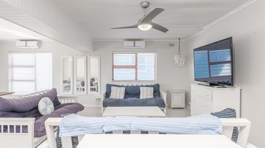To Let 5 Bedroom Property for Rent in Struisbaai Western Cape